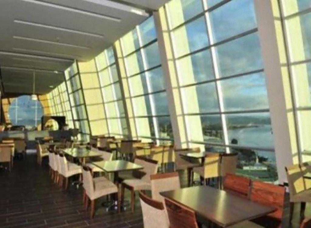 Hotel Dreams Valdivia Restaurant photo The interior of the lounge