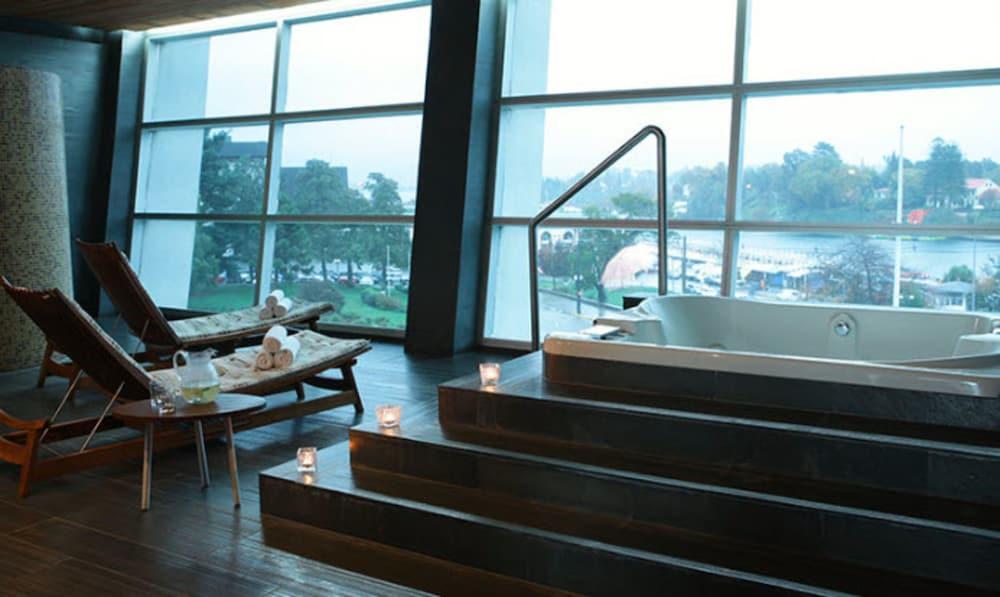 Hotel Dreams Valdivia Exterior photo The spa at the InterContinental Sanctuary Cove Resort