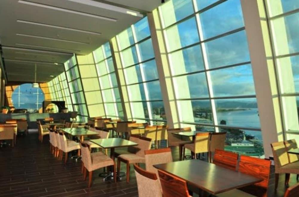 Hotel Dreams Valdivia Exterior photo The 360° Restaurant