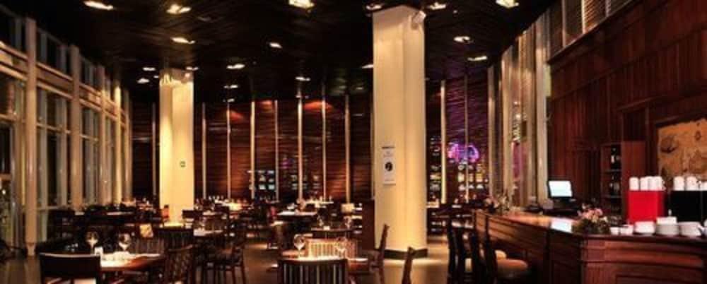 Hotel Dreams Valdivia Exterior photo The interior of the restaurant